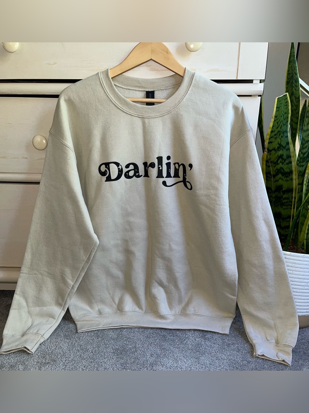 New “Darlin” Graphic Crewneck Sweatshirt M